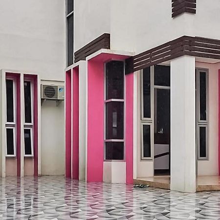 RedDoorz Plus @ Taman Madiun Bagian luar foto