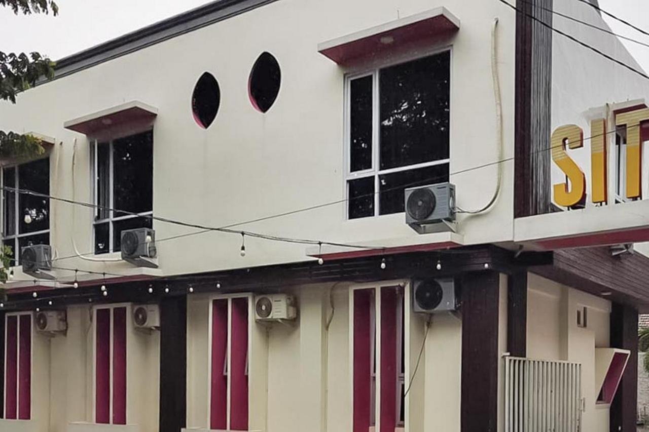 RedDoorz Plus @ Taman Madiun Bagian luar foto