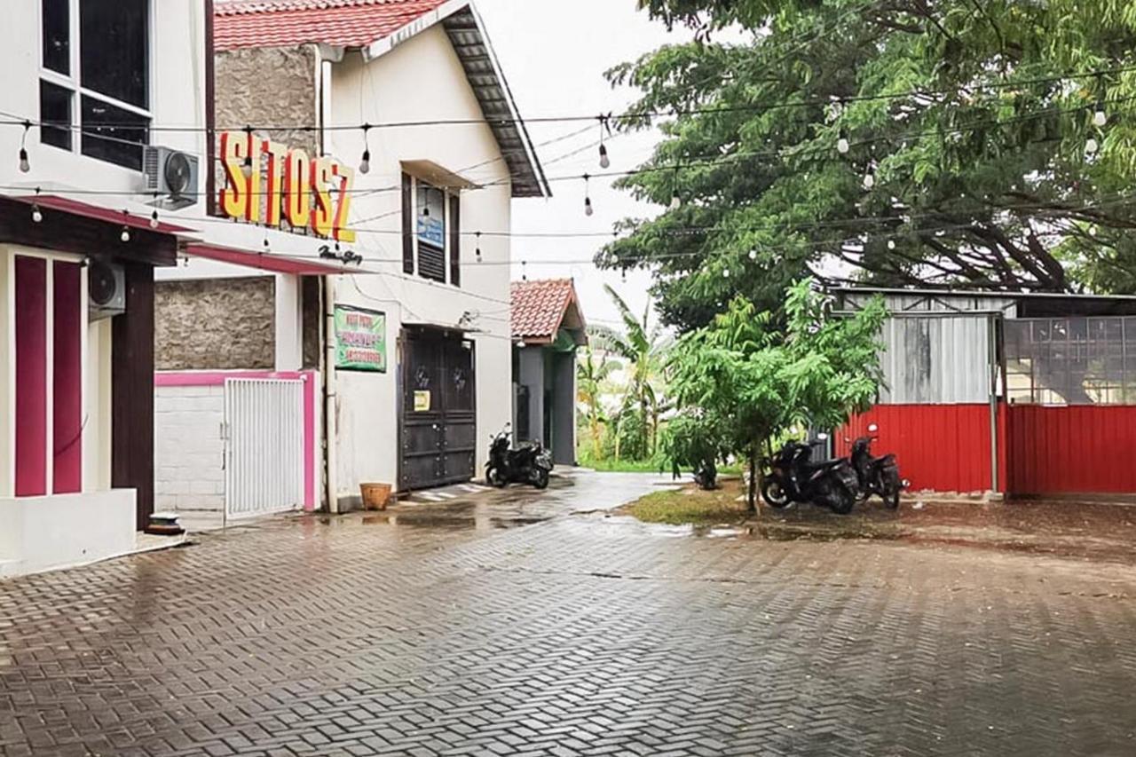 RedDoorz Plus @ Taman Madiun Bagian luar foto
