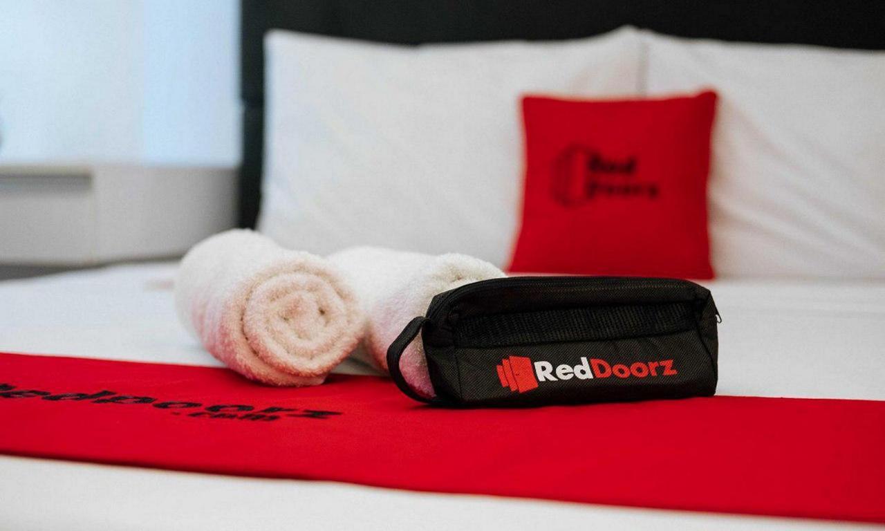 RedDoorz Plus @ Taman Madiun Bagian luar foto